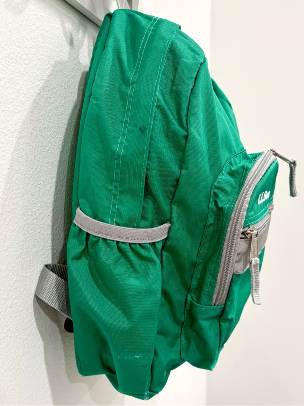 L.L. Bean Junior Original Bookpack Backpack, 17 L in Kelly Green - Picture 3 of 8